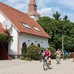 Het Csillag Ueduelo Es Konferencia Koezpont Beregdaroc