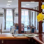 Het Csillag Ueduelo Es Konferencia Koezpont Beregdaroc