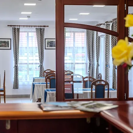 Het Csillag Ueduelo Es Konferencia Koezpont Beregdaroc